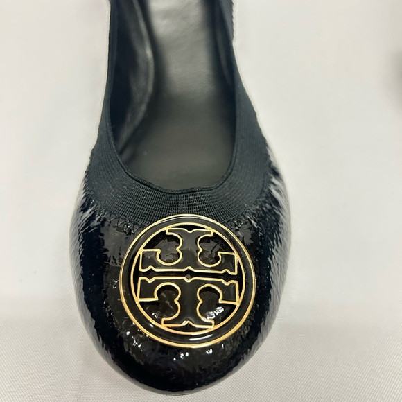 Tory Burch Black Patent Ballet Flats with Gold Logo Medallion Size 7.5 - Picture 3 of 4